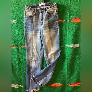 Flying Monkey two-tone flare jeans.SZ 25
Waist 13”
Inseam 26”